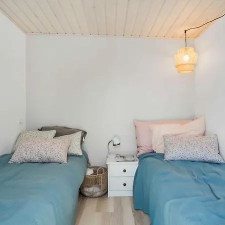 Summer House Near The Waters Edge Prázdninový dům *