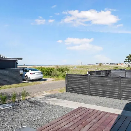 Holiday home Summerhouse Just A Stones Throw From The Waters Edge *
