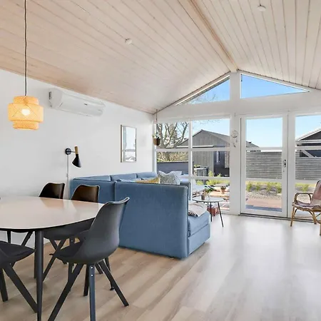 Holiday home Summerhouse Just A Stones Throw From The Waters Edge Karrebaeksminde