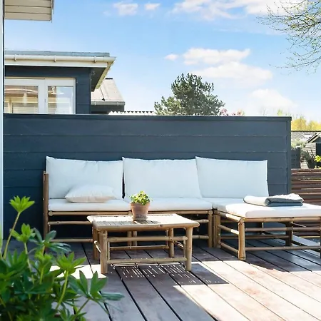 Summer House Near The Water's Edge Dom wakacyjny *